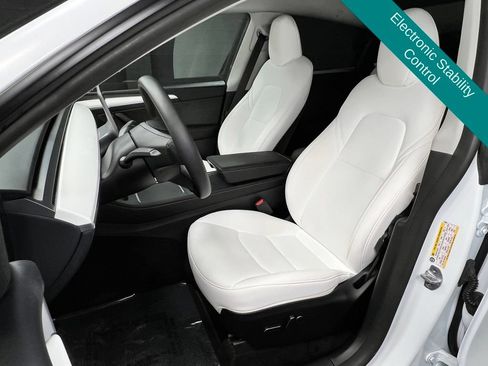 Used 2025 Tesla Model Y Long Range RWD image 7