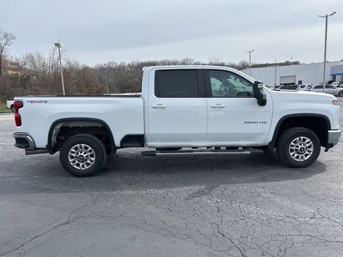Used 2025 Chevrolet Silverado 2500 LT w/ Convenience Package AWD/4WD image 4