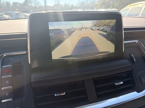 Used 2024 Chevrolet Suburban LT image 25