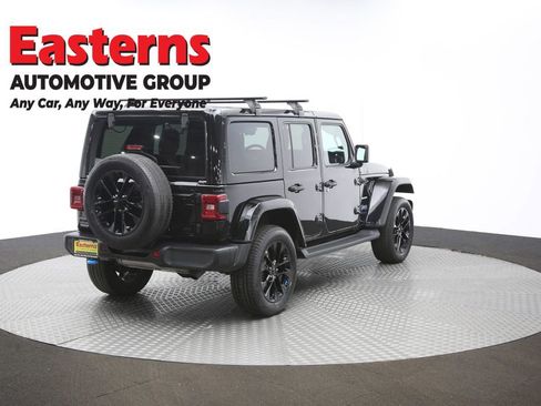 Used 2022 Jeep Wrangler Unlimited Sahara AWD/4WD image 38