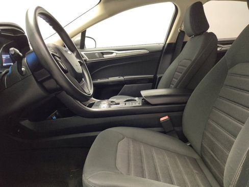 Used 2020 Ford Fusion SE FWD image 17