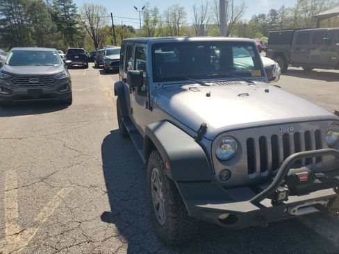 Used 2017 Jeep Wrangler Unlimited Sport w/ Quick Order Package 24S AWD/4WD image 4