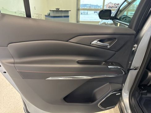 Used 2025 Chevrolet Traverse Z71 image 43