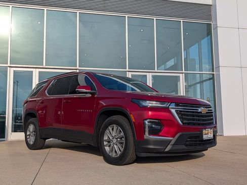 Used 2023 Chevrolet Traverse LT AWD/4WD image 1