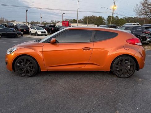 Used 2016 Hyundai Veloster Base 6MT image 8