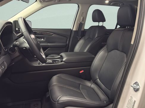 Certified 2023 Honda Pilot Touring image 10