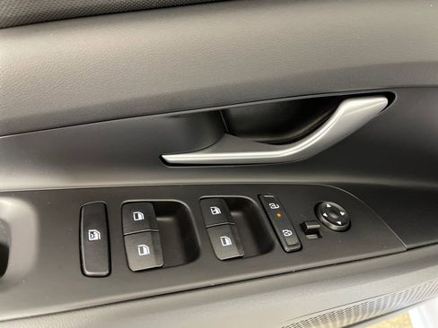 New 2026 Hyundai Elantra SE FWD image 18