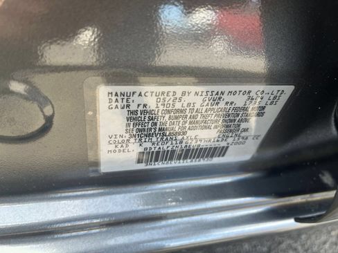 Used 2025 Nissan Versa SV FWD image 27