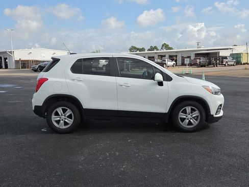 Used 2022 Chevrolet Trax LS w/ Tint and Cruise Package FWD image 18