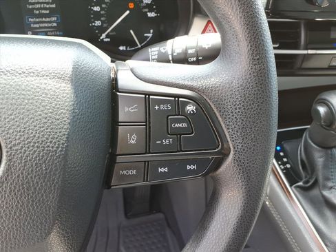 Used 2024 Toyota Sienna LE FWD image 25