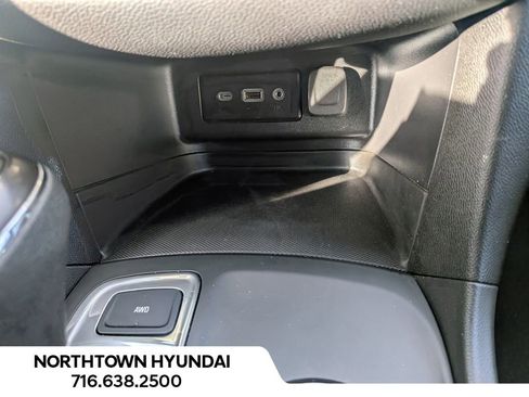 Used 2021 Chevrolet Equinox LT image 16