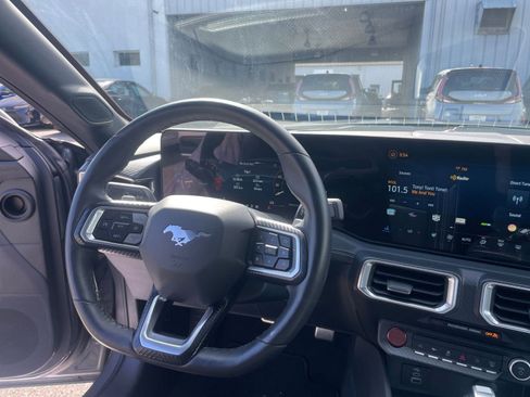 Used 2025 Ford Mustang GT Premium image 34