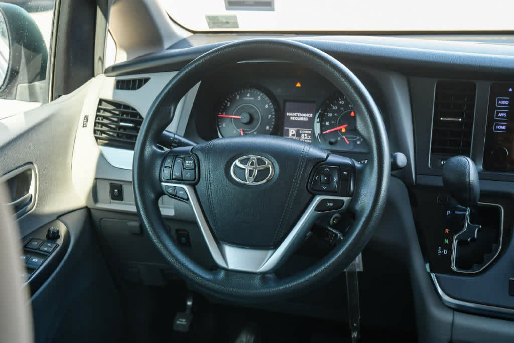 Used 2017 Toyota Sienna LE FWD image 12