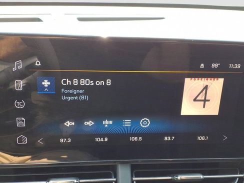 Used 2025 Chevrolet Trax LT FWD image 18