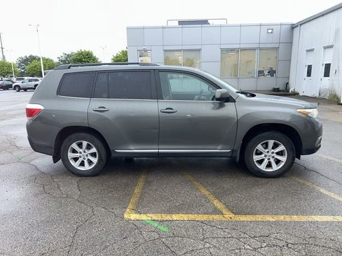 Used 2012 Toyota Highlander SE w/ Tow Pkg AWD/4WD image 4
