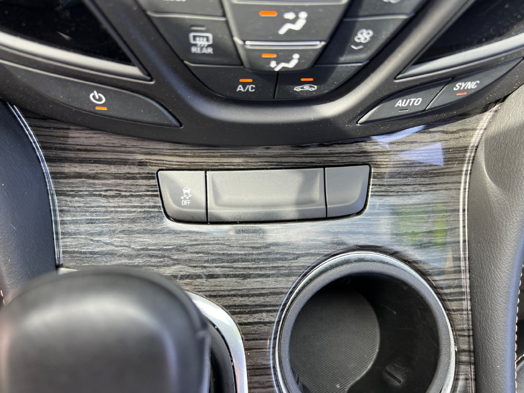 Used 2018 Buick Envision Essence AWD/4WD image 29