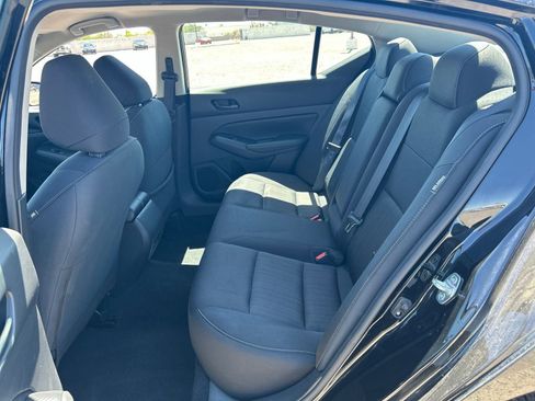 Used 2024 Nissan Altima 2.5 SV FWD image 12