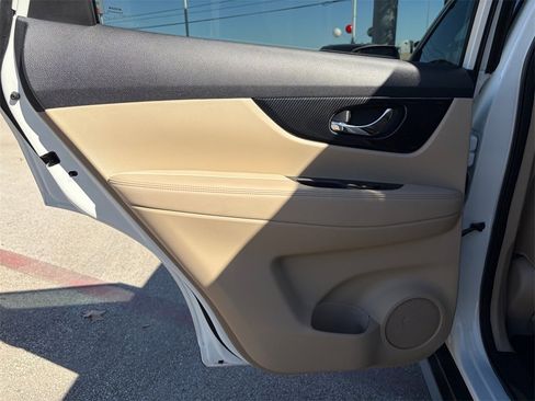 Used 2019 Nissan Rogue SL w/ Premium Package image 27