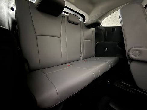 Used 2021 Toyota Highlander XLE FWD image 29