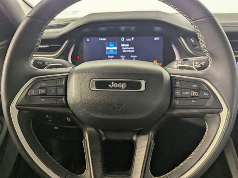Used 2023 Jeep Grand Cherokee Limited w/ Black Appearance Package AWD/4WD image 20