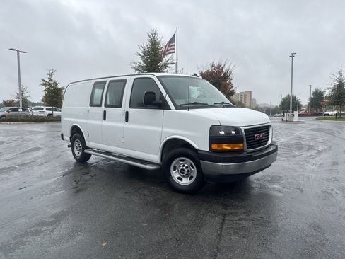 Used 2024 GMC Savana 2500 w/ Driver Convenience Package image 2