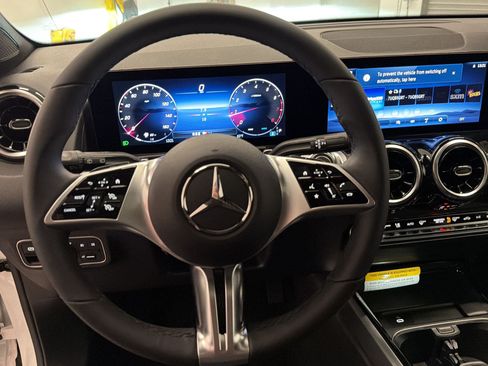 Used 2026 Mercedes-Benz GLB 250 image 16