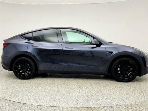 Used 2024 Tesla Model Y Long Range AWD/4WD image 4