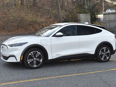 Used 2022 Ford Mustang Mach-E Select image 2