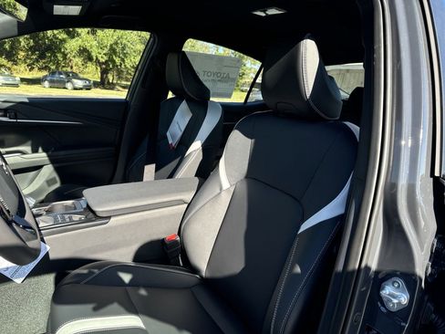 New 2025 Toyota Camry Hybrid FWD image 14