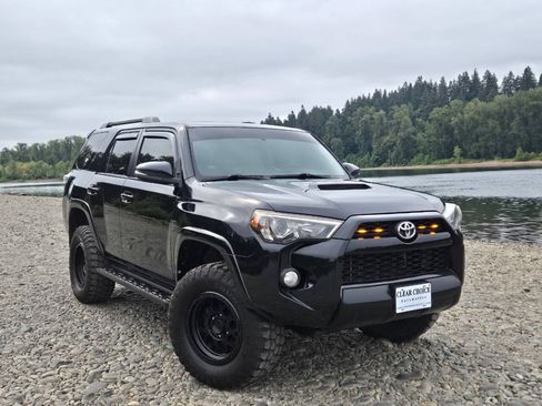 Used 2015 Toyota 4Runner Trail Premium AWD/4WD image 5