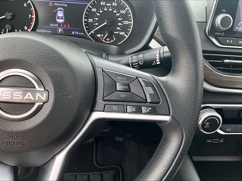 Used 2024 Nissan Altima 2.5 SV image 12