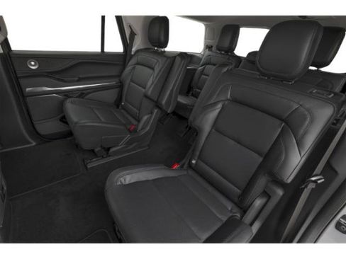 Used 2025 Lincoln Navigator Reserve AWD/4WD image 12