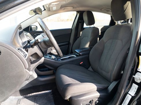 Used 2015 Chrysler 200 Limited w/ Convenience Group image 21