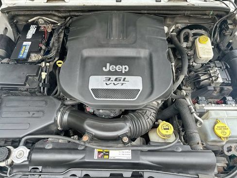 Used 2012 Jeep Wrangler Unlimited Sahara AWD/4WD image 29