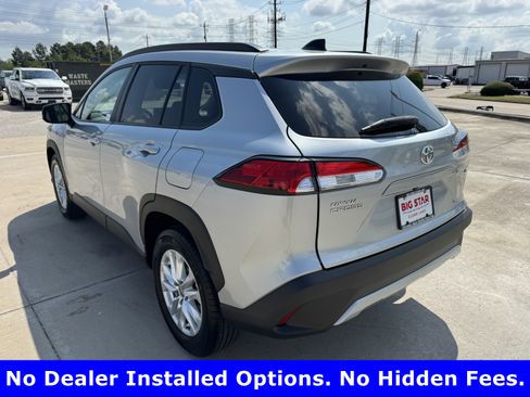 Used 2025 Toyota Corolla Cross LE FWD image 6