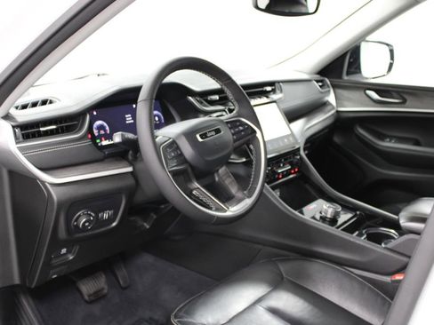 Used 2023 Jeep Grand Cherokee Limited image 19