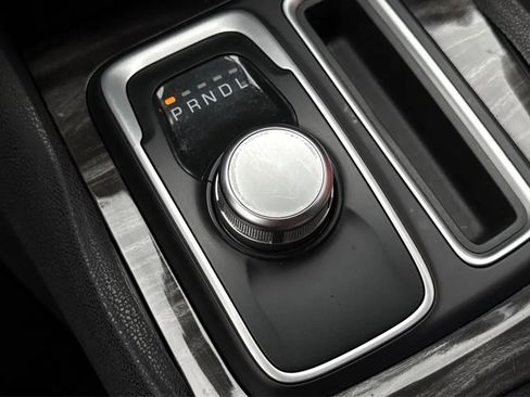 Used 2015 Chrysler 300 Limited RWD image 30