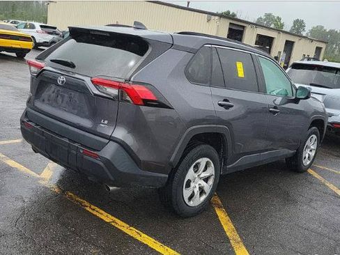 Used 2021 Toyota RAV4 LE AWD/4WD image 2