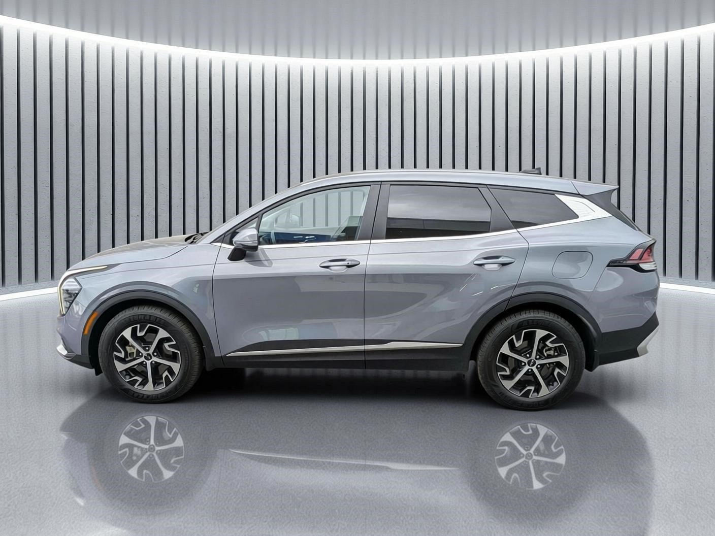Used 2025 Kia Sportage EX FWD image 9