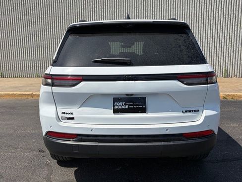 Used 2023 Jeep Grand Cherokee Limited w/ Luxury Tech Group II AWD/4WD image 5