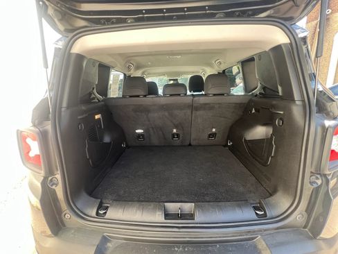 Used 2022 Jeep Renegade Latitude AWD/4WD image 10