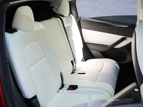 Used 2021 Tesla Model Y Long Range AWD/4WD image 23