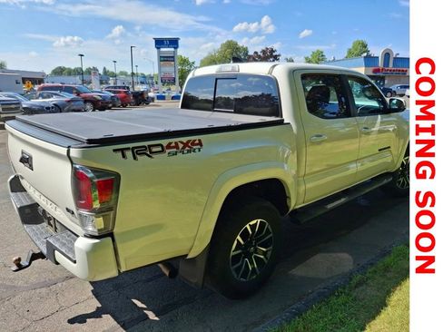 Used 2023 Toyota Tacoma TRD Sport AWD/4WD image 7