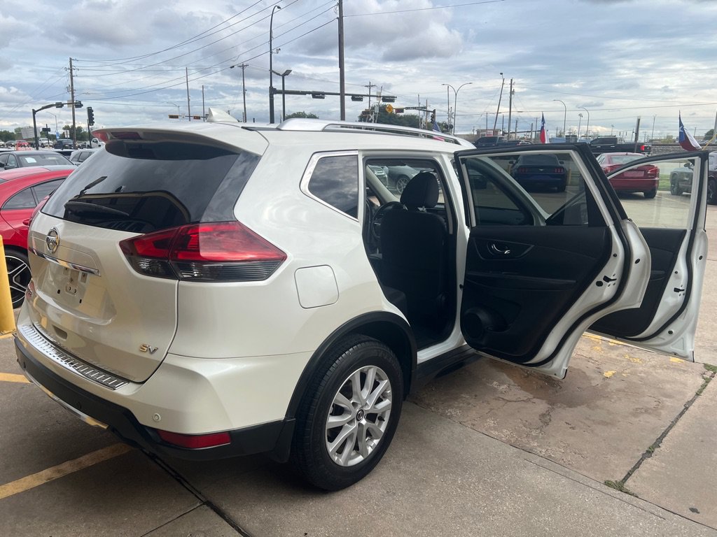 Used 2020 Nissan Rogue SV FWD image 12