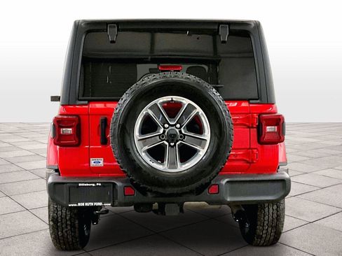 Used 2022 Jeep Wrangler Unlimited Sahara w/ LED Lighting Group AWD/4WD image 4