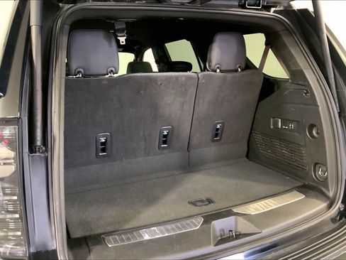 Used 2025 Chevrolet Tahoe Premier AWD/4WD image 4