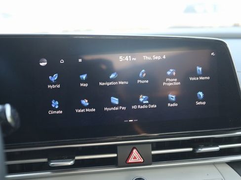 Used 2023 Hyundai Elantra Limited image 17