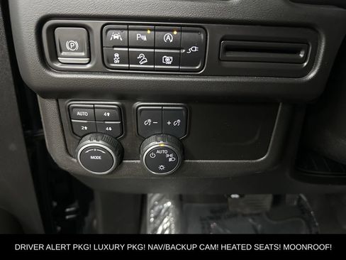 Used 2022 Chevrolet Tahoe Z71 w/ Luxury Package AWD/4WD image 34