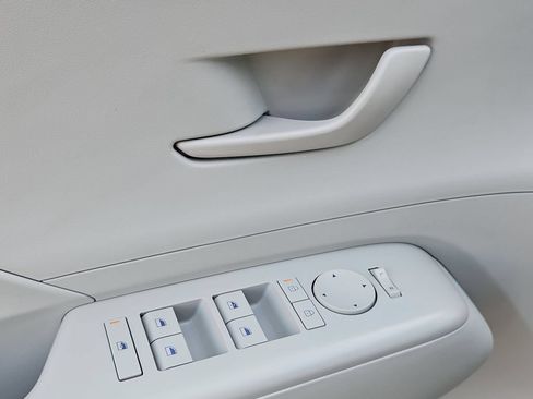 Used 2025 Hyundai Kona SEL FWD image 13