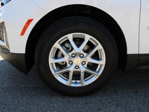 Certified 2024 Chevrolet Equinox LT FWD image 24